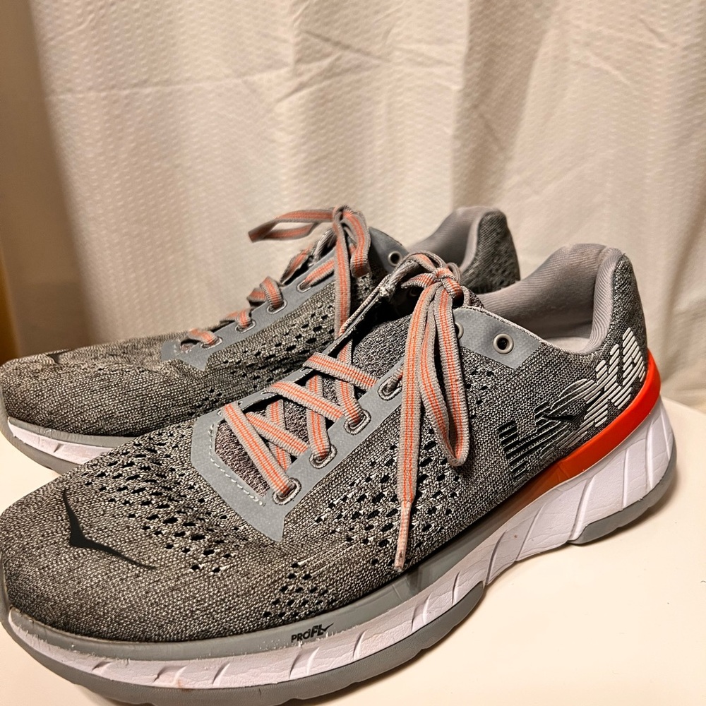 Hoka size 6.5 tennis shoes